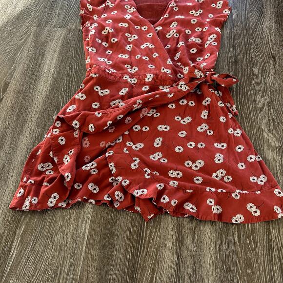 LOFT Red Floral Wrap Skort Romper Dress Sz 6 Short Sleeve V-Neck Ruffle Hem GUC - Picture 9 of 12